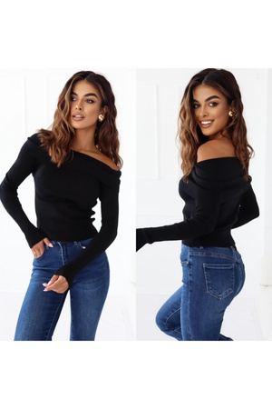 szary sweter z odkrtymi ramionami