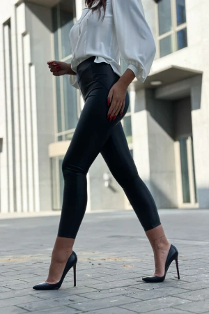 Legginsy z efektem push up - Czarny